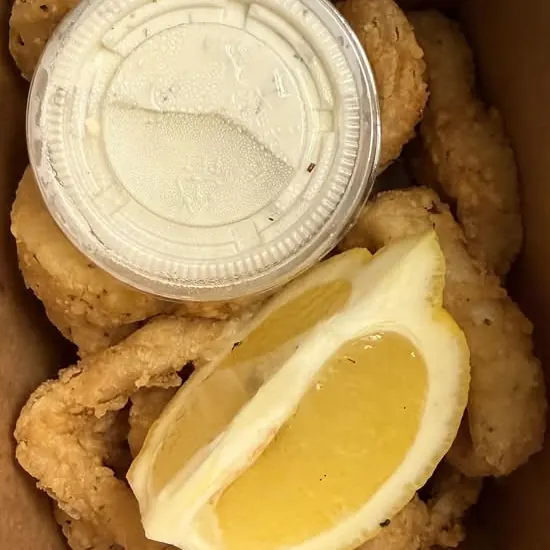 Fried calamari with lemon